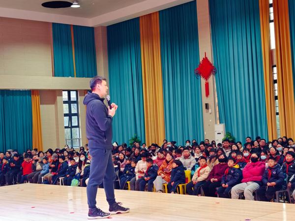 全国游泳比赛冠军_一位市级游泳冠军_游泳全国冠军