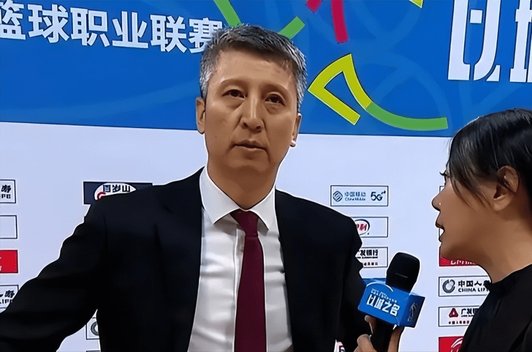 篮球规则国际假摔视频_国际篮球假摔规则_国际篮联假摔算技术犯规吗