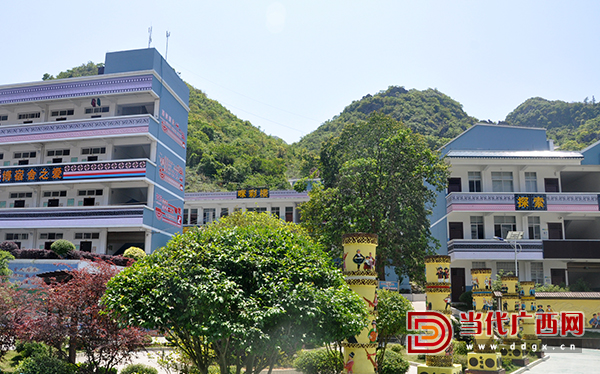 苗族学生芦笙体操_苗族芦笙舞晚会视频_苗族舞蹈芦笙视频