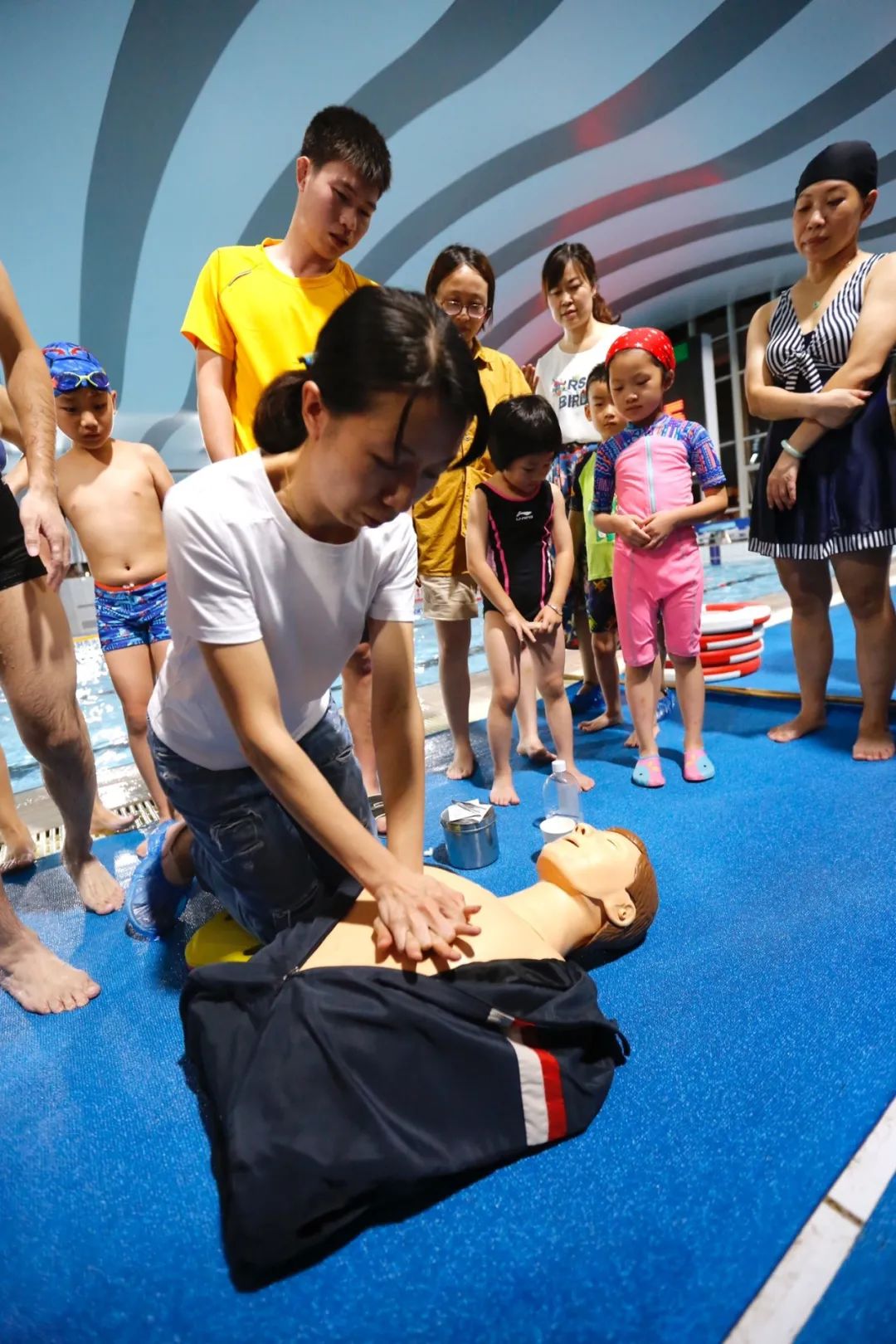 游泳选手溺水_游泳冠军溺亡_游泳世界冠军死于溺水的是谁