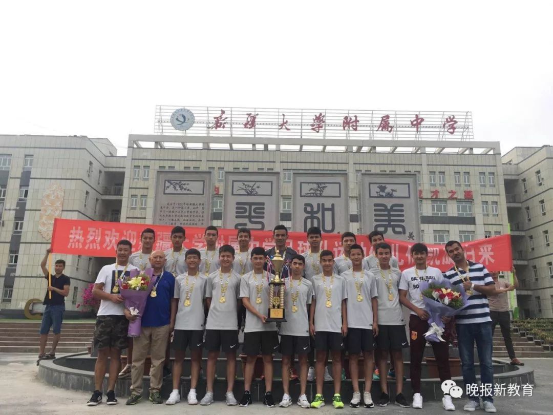 高中足球队冠军全国是多少名_高中足球队全国冠军是谁_全国高中足球联赛历届冠军