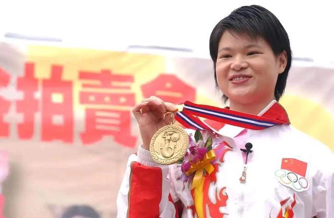 广东举重女冠军_举重广东冠军女子是谁_广东举重女冠军夺冠
