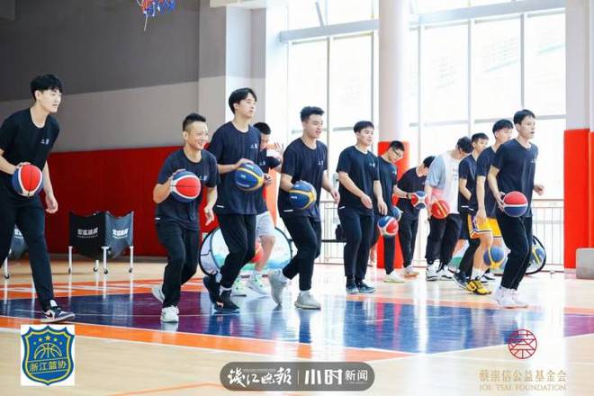 青少年居家篮球规则_青少年篮球防守训练_篮球青少年