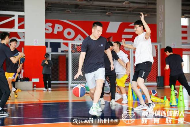篮球青少年_青少年居家篮球规则_青少年篮球防守训练