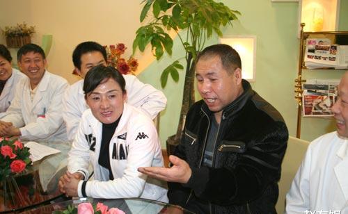 全国举重冠军搓澡_前举重冠军当搓澡工_举重搓澡工