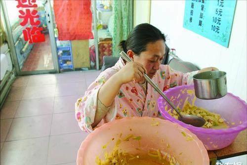 全国举重冠军搓澡_举重搓澡工_前举重冠军当搓澡工